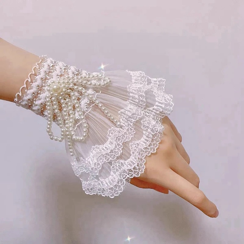 Lace cuff pearl hand socks